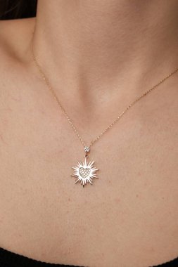 Parlak Elmaslı Görkemli Altın Mücevherler