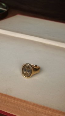 Parlak Elmaslı Görkemli Altın Mücevherler