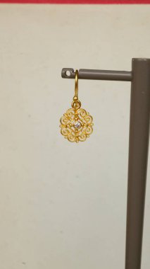 Parlak Elmaslı Görkemli Altın Mücevherler