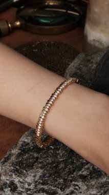 Parlak Elmaslı Görkemli Altın Mücevherler