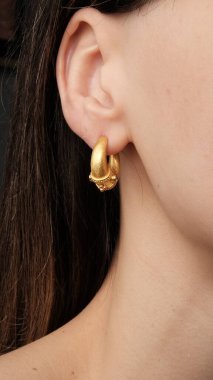 Parlak Elmaslı Görkemli Altın Mücevherler