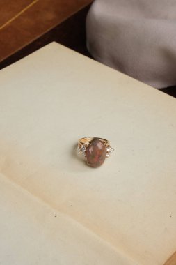 Renkli Taşlı Eşsiz Altın ve Elmas Mücevherler