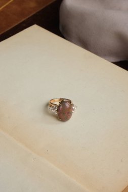 Renkli Taşlı Eşsiz Altın ve Elmas Mücevherler