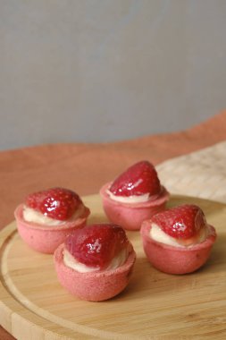 Renkli Taşlı Eşsiz Altın ve Elmas Mücevherler