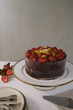 Renkli Taşlı Eşsiz Altın ve Elmas Mücevherler