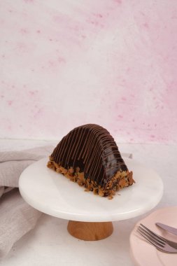 Renkli Taşlı Eşsiz Altın ve Elmas Mücevherler