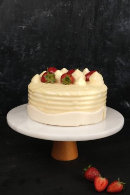 Renkli Taşlı Eşsiz Altın ve Elmas Mücevherler