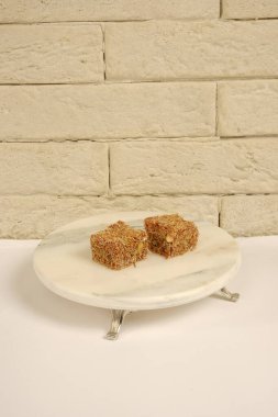 Renkli Taşlı Eşsiz Altın ve Elmas Mücevherler