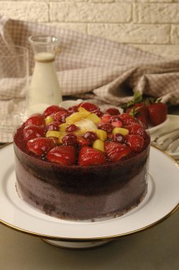 Yaratıcı Pasta Sanatı: Modern Tasarımlı Doğum Günü Pastası