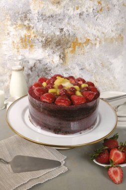 Yaratıcı Pasta Sanatı: Modern Tasarımlı Doğum Günü Pastası