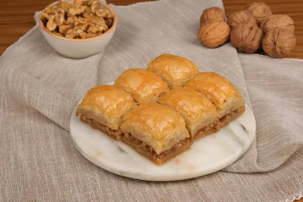 Zengin Şuruplu Otantik Türk Tatlısı