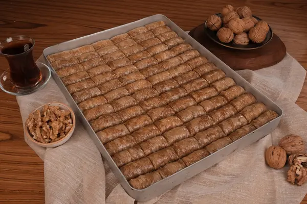 Ev yapımı Baklava 'nın Altın Çıtır Tabakları