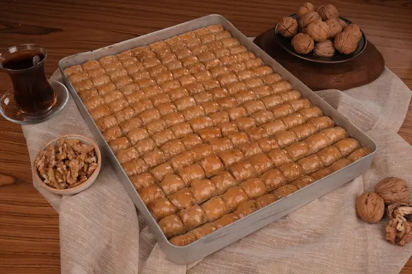 Ev yapımı Baklava 'nın Altın Çıtır Tabakları