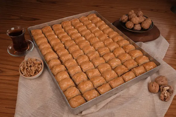 Ev yapımı Baklava 'nın Altın Çıtır Tabakları