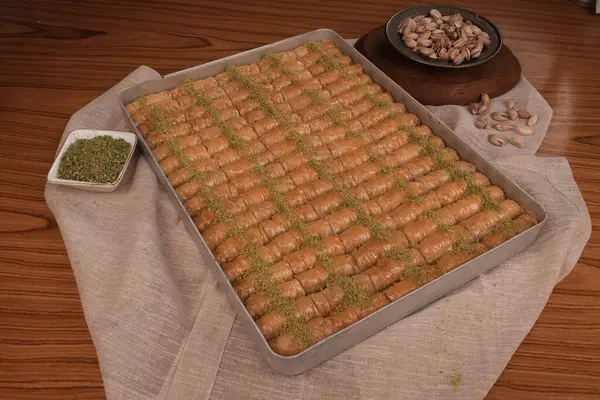 Ev yapımı Baklava 'nın Altın Çıtır Tabakları