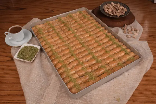 Ev yapımı Baklava 'nın Altın Çıtır Tabakları