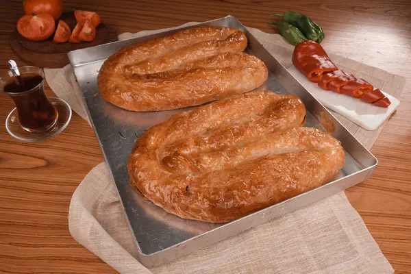 Türk Borek Kıymık ve Soğanla Dolu