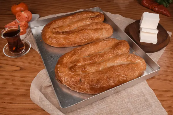 Türk Borek Kıymık ve Soğanla Dolu