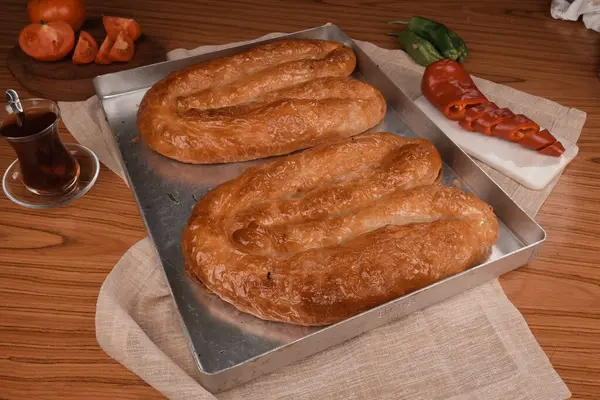 Türk Borek Kıymık ve Soğanla Dolu