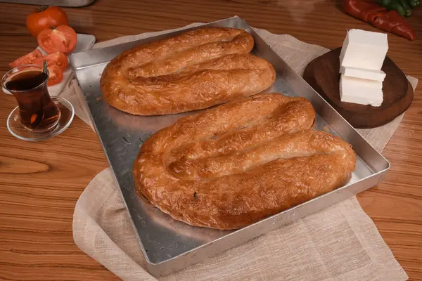 Türk Borek Kıymık ve Soğanla Dolu