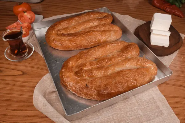 Türk Borek Kıymık ve Soğanla Dolu