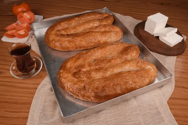 Türk Borek Kıymık ve Soğanla Dolu