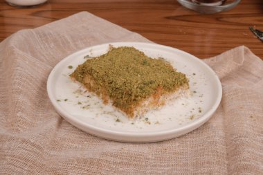 Ballı Baklava ve Ezilmiş Fındık