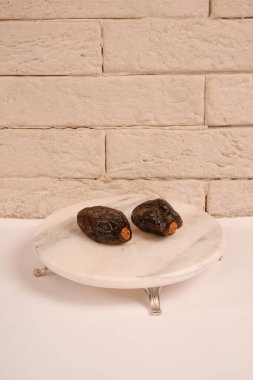 Geleneksel Orta Doğu Atıştırması: Tarihler ve Fındıklar
