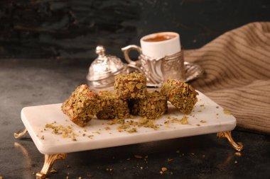 Gül aromalı Türk Lokumu Pistachio Dolgulu