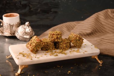 Gül aromalı Türk Lokumu Pistachio Dolgulu