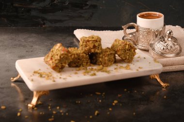 Ağzında eriyen bir ışık, kremalı ekkin.