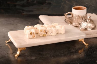 Ağzında eriyen bir ışık, kremalı ekkin.