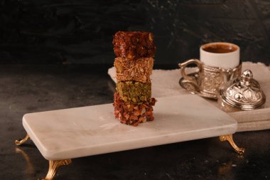 Ağzında eriyen bir ışık, kremalı ekkin.