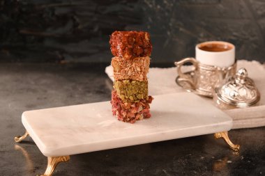 Ağzında eriyen bir ışık, kremalı ekkin.