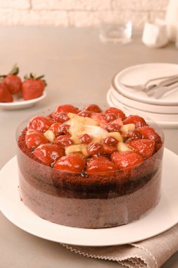 Doğal Işıkta Ev Yapımı Kremalı Kek