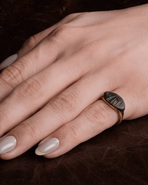 Kalın ve Zarif Elmas ve Altın İfade Parçaları