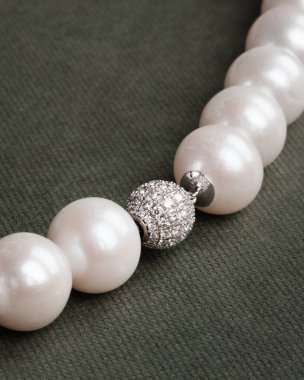 Kalın ve Zarif Elmas ve Altın İfade Parçaları