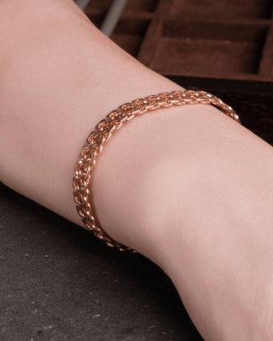 Kalın ve Zarif Elmas ve Altın İfade Parçaları