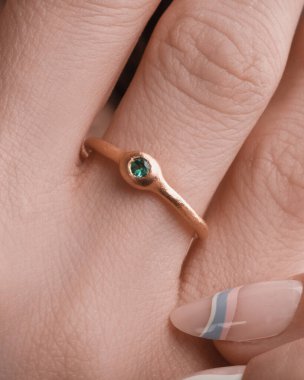 Kalın ve Zarif Elmas ve Altın İfade Parçaları