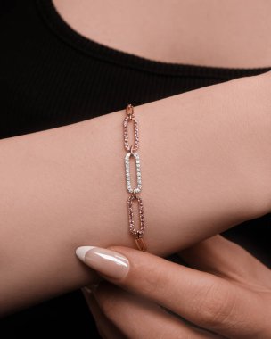 Altın ve Elmaslı Parlak Gemstone Mücevherleri