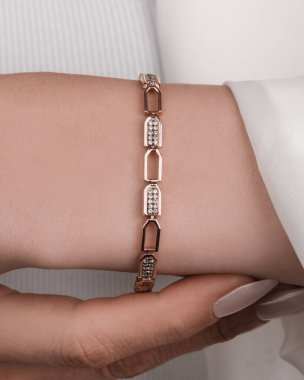 luxury gold and diamond jewelery