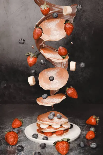 Fluffy Pancakes 'in Üzerinde Uçan İçindekiler