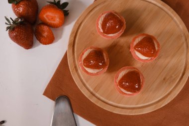 Çıtır kraker ve kremalı dolgunun mükemmel kombinasyonu.