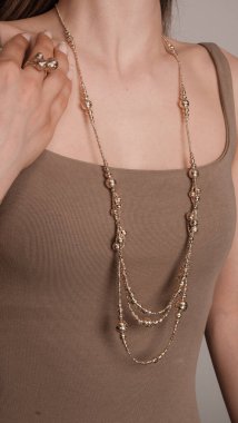 Şık mücevherler, elmaslar ve değerli taşlar..