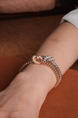 El yapımı değerli mücevherler. Kadınlar için bijouterie ve mücevher altın ve elmaslar