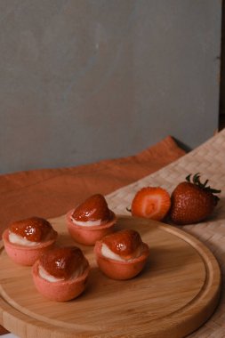 Çıtır Çıtır Şekerlemeli Duble Çikolatalı ekler