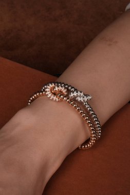 El yapımı değerli mücevherler. Kadınlar için bijouterie ve mücevher altın ve elmaslar