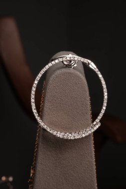 El yapımı değerli mücevherler. Kadınlar için bijouterie ve mücevher altın ve elmaslar