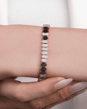 Altından ve elmaslardan oluşan Ebedi Mücevher Tasarımı