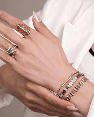 Altından ve elmaslardan oluşan Ebedi Mücevher Tasarımı